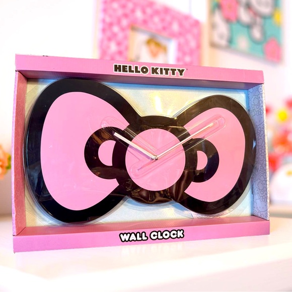 Hello Kitty Other - Hello Kitty NWT Pink & Black Large Hello Kitty Bow Wall Clock